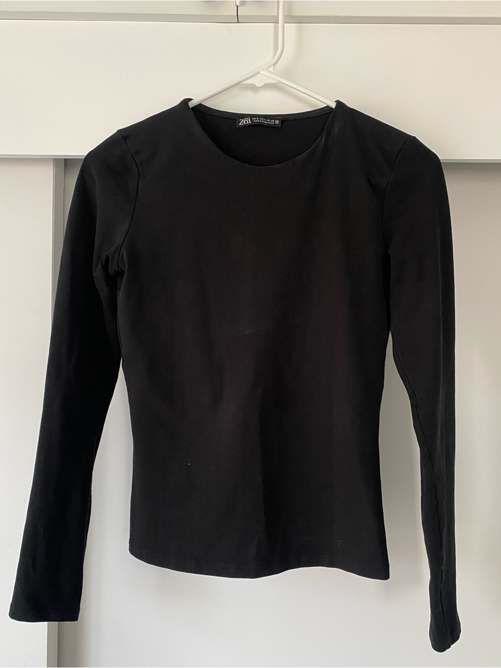 Zara Black Long-Sleeve Crewneck Tee